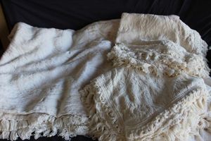 lot 444 image: Vintage Bedspread and Two Matching Pillow Shams