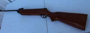 lot 10 image: Defender Series break-barrel air rifle with wood stock, shoots pellets or bbs