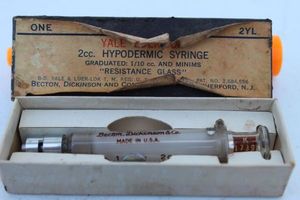 lot 11 image: Vintage Becton, Dickinson &amp Co. (B-D) Yale Glass Syringe, made between 1930-1960 Collectible medical antique