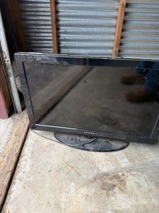 lot 221 image: Dynex Television