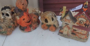 lot 37 image: Halloween lighted figures