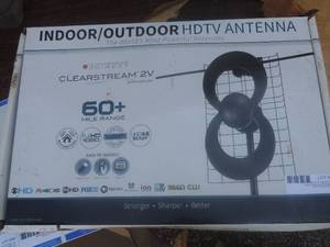 lot 40 image: Indoor  Outdoor HGTv antenna