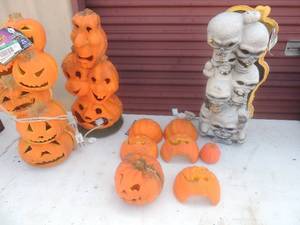 lot 54 image: Halloween decorations
