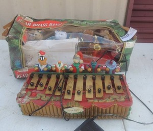 lot 62 image: Bear brass band decor (untested)
