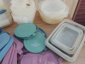 lot 66 image: Plastic container