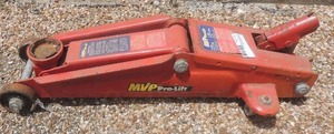 lot 90 image: MP prolift 3 ton floor jack no bar