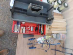 lot 150 image: Carry tote with drawer contains paint markers plus cup racks and wood sticks