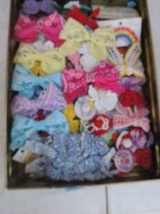 lot 154 image: Hair bows