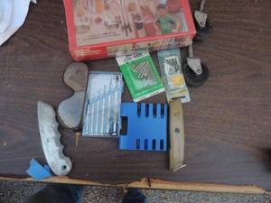 lot 158 image: Box cutter, small screws and organizer