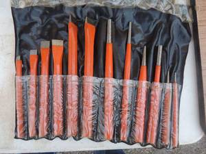 lot 171 image: Chisels and punches