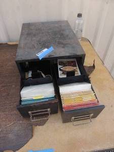 lot 178 image: Metal file box with recipeindex cards