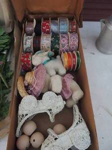 lot 176 image: Ribbon, wicker cars, bear
