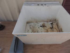 lot 180 image: Utility sink