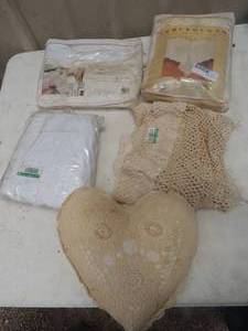 lot 255 image: Lace tablecloth pillow and napkins