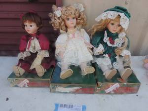 lot 257 image: Dolls