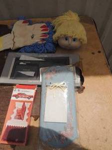 lot 208 image: Memo boards and pads visor organizer doll head