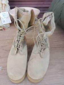 lot 263 image: Tan combat boots  six 12 medium