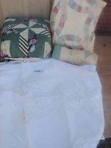 lot 269 image: Placemats pillows plus
