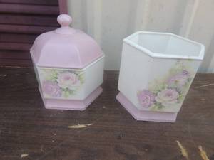 lot 277 image: decorative  canisters 1 lid