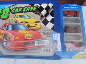 lot 299 image: Hot wheels case and hot wheels cars