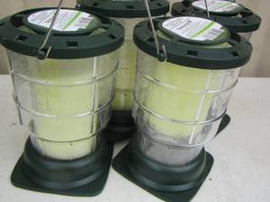 lot 141 image: NEW Coleman citronella candle lantern 70 hour x 4