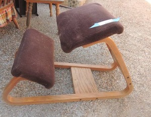 lot 377 image: Vintage midcentury European kneeling chair