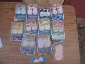 lot 390 image: NEW infant shoes
