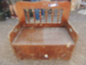 lot 380 image: Toy box bench