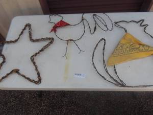 lot 393 image: Wire sculpture Star chicken and cat