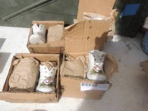 lot 400 image: Porcelain boots 2 per box x 4 13x4