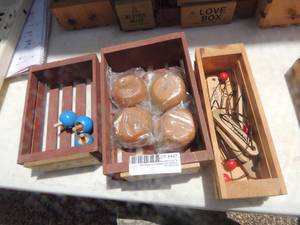 lot 447 image: Yoyos, wood puzzle, tops