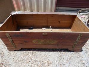 lot 467 image: Cedar chest no top