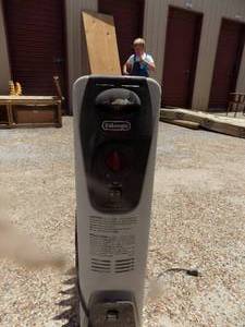lot 477 image: De Longhi heater