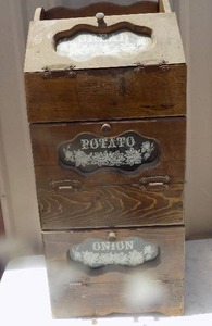 lot 26 image: Potato Bin