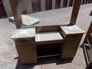 lot 489 image: Vanity  2 drawer  2 cabinets no mirror