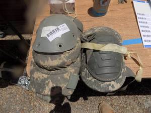 lot 481 image: 2 pair camo knee pads
