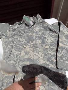 lot 487 image: Camo shirt small short with parameter insect guard