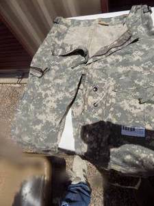 lot 484 image: CAMO PANTS - MED
