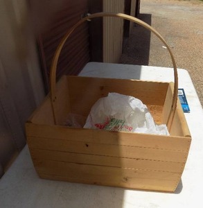 lot 500 image: Wood crate and handle