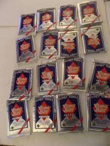lot 370 image: Looney Tunes comic ball cards 1 packs unopened