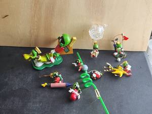 lot 32 image: Selection of vintage collectible Marvin the Martian figures from Warner Bothers