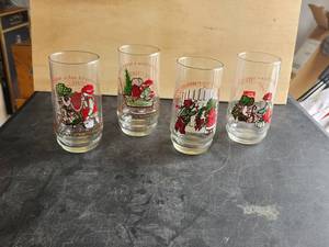 lot 60 image: Vintage collectible Coca Cola glasses - complete set of 4 Holly Hobbie and Robby from 197778