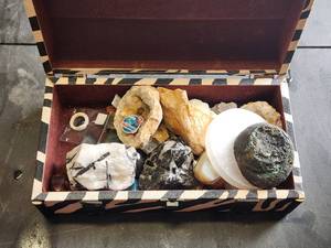 lot 83 image: Selection of Geodes, quartz, Labradorite, tourmaline, natural selenite charging plate, agate and much more