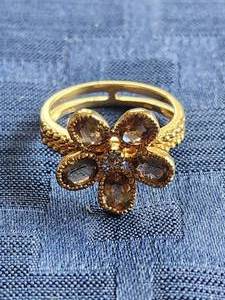lot 38 image: Gold ring marked 10k