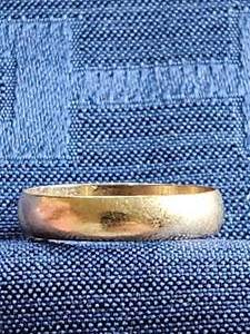 lot 46 image: Vintage gold band - marked 14K - 1.7 grams