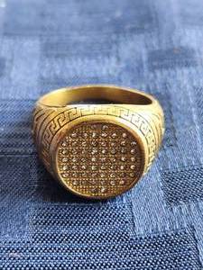lot 58 image: Vintage gold and diamond ring - marked 18k - 15g