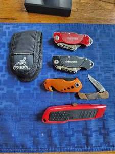 lot 50 image: Selection of knifes and blades