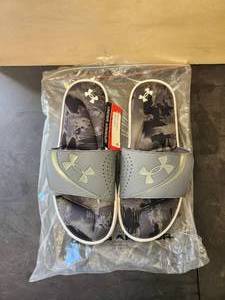lot 84 image: new pair of Under Armour sandals-flipflops