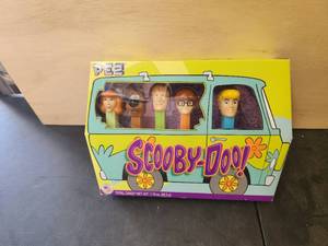 lot 110 image: Scooby Doo PEZ collection