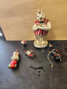 lot 119 image: Coca Cola Polar bear themed Christmas items
